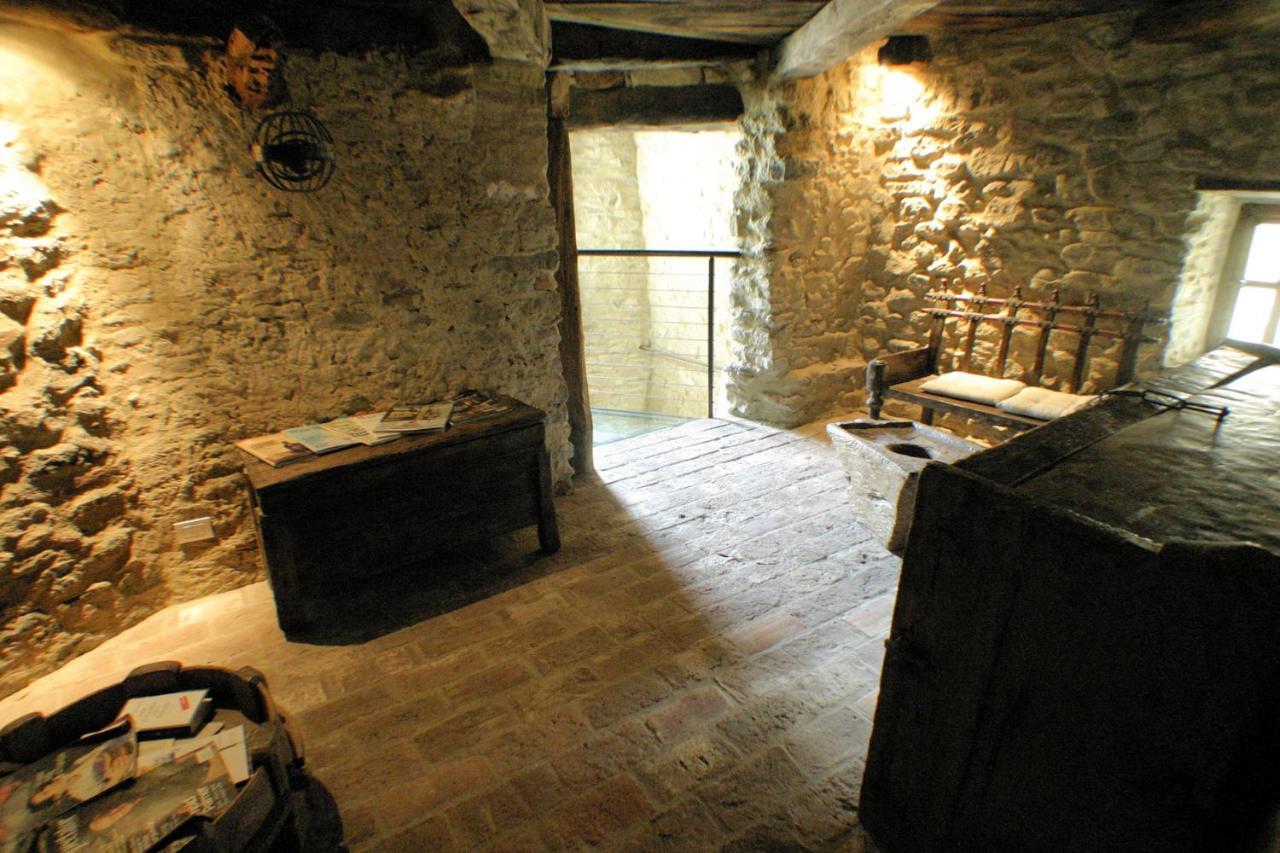 Le Case Della Saracca Monforte dʼAlba Exteriör bild